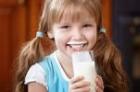 Каждому ребенку в день необходимы две чашки молока