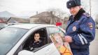 В Пятигорске сотрудники Госавтоинспекции совместно с казаками провели акцию «Цветочный патруль»