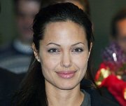 Анджелину Джоли обвинили в употреблении наркотиков
