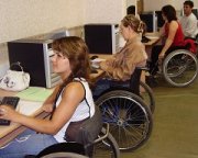 Инвалидов будут обучать через интернет