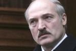 Лукашенко снимает отпечатки пальцев у всего народа