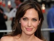 Анджелина Джоли хочет спасти мир