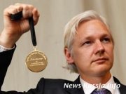 Основателя Wikileaks Джулиана Ассанжа наградили премией мира
