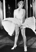 Знаменитое «улетающее» платье Мэрлин Монро продано за рекордную сумму