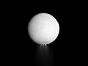 Причиной влажности Сатурна оказался Энцелад