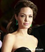 Расстроганная Джоли получила награду на кинофестивале в Сараево