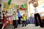 Необычный эксперимент: в британских школах вводят йогу для четырехлетних детей
