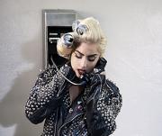 Леди Гага купила резиновое платье от российского дизайнера