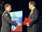 Губернатор вручил отличившимся сотрудникам полиции Благодарственные письма
