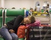 Более 150 туристов из-за отмены рейса находятся в аэропорту Минвод
