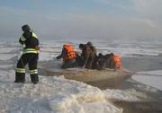 МЧС предостерегает рыбаков: лед тонкий!