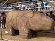 Китайские археологи откопали восьмитонную статую неизвестного животного