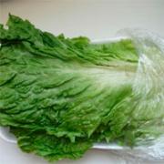 Эпидемиологи: покупаемый в пакетах мытый салат опасен для жизни