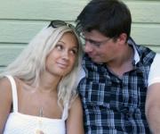 Жена Гарика Харламова подала на развод и требует раздела имущества