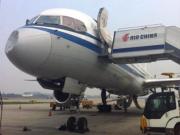 Китайский авиалайнер «сломал нос», столкнувшись в небе с неопознанным объектом