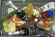 Житель Нефтекумска пытался украсть из супермаркета две тележки с едой и алкоголем