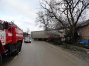 На Ставрополье грузовик снёс уличный газопровод и въехал в жилой дом