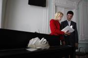 Дмитрий Маликов подарил ставропольскому студенту электронное пианино