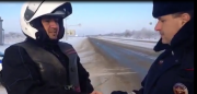 Ставропольские автоинспекторы оказали помощь французскому байкеру