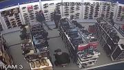 Ставропольчанин на спор украл кроссовки из магазина