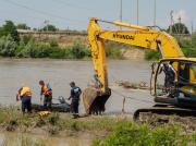 Губернатор проинспектировал ход работ по восстановлению подмытого водовода через Кубань
