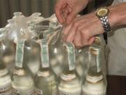 Трое ставропольцев продавали местным жителям водку с ацетоном