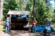 2 КАМАЗа мусора вывезли из природного заказника «Русский лес»