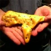Житель Австралии обнаружил огромный золотой самородок