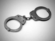 Полицейский, надевший на 14-летнюю девочку наручники, задержан