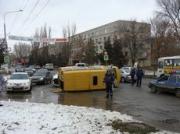 В Невинномысске произошло ДТП с участием пассажирской «Газели» и двух «легковушек»