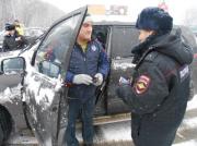 Сотрудницы ГИБДД Ставрополя поздравили мужчин-водителей  с Днем защитника Отечества