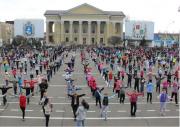 Две тысячи школьников вышли на массовую зарядку в Ставрополе
